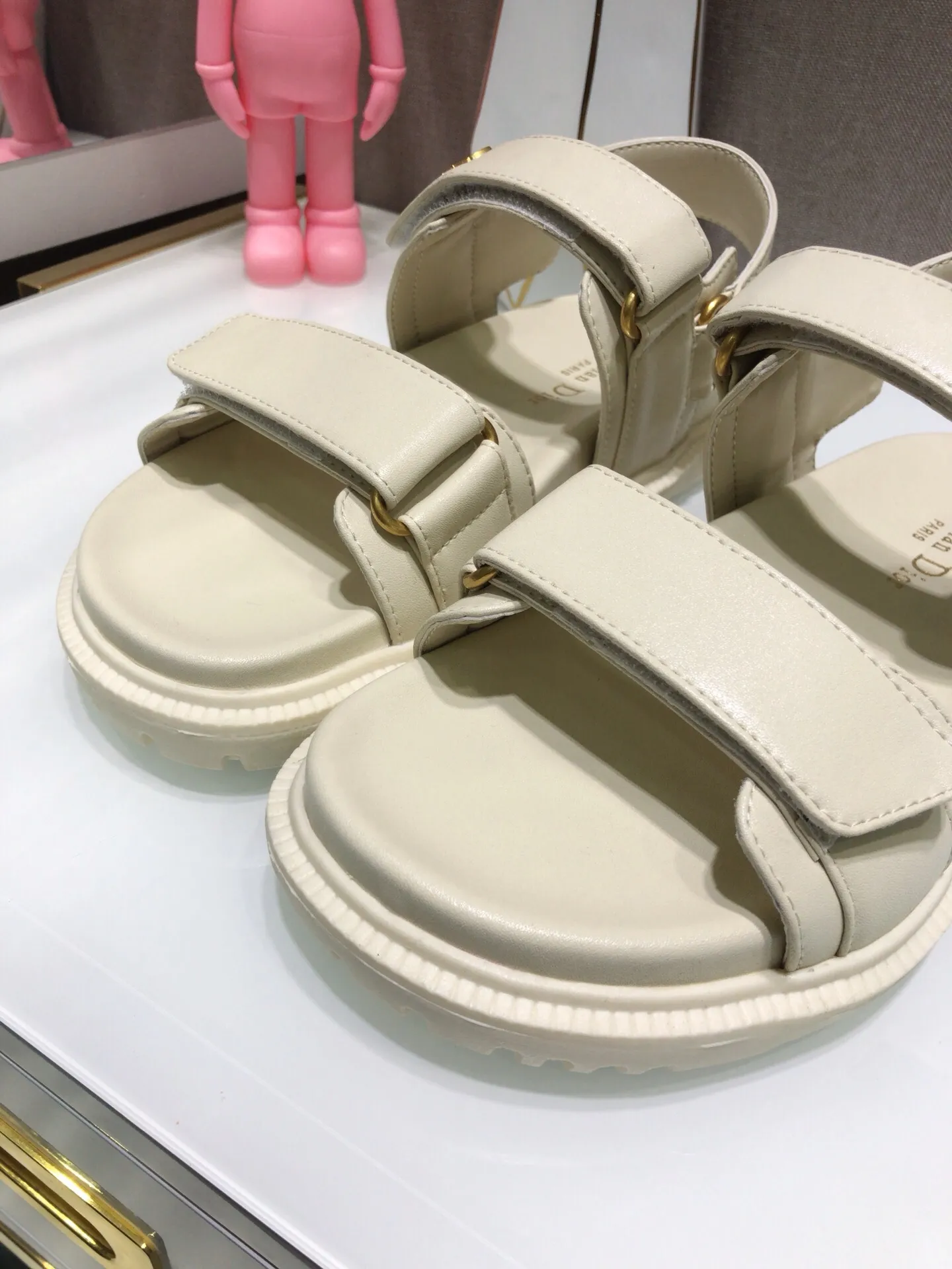👟👟Ex-factory price P460👟👟 Women's shoes factory Dior Dior 2021 spring and summer catwalk new style Ract thick-soled casual women's shoes CD letter logo hardware buckle open-toe sandals Stars' same style flat-bottomed round-toe retro beach shoes Top version on the market Material: imported calfskin upper/imported metal cowhide + cowhide feet + water-dyed sheepskin lining + original molded T👟👟Ex-factory price PU outsole Size: 35-40 (customized for 40, non-refundable)